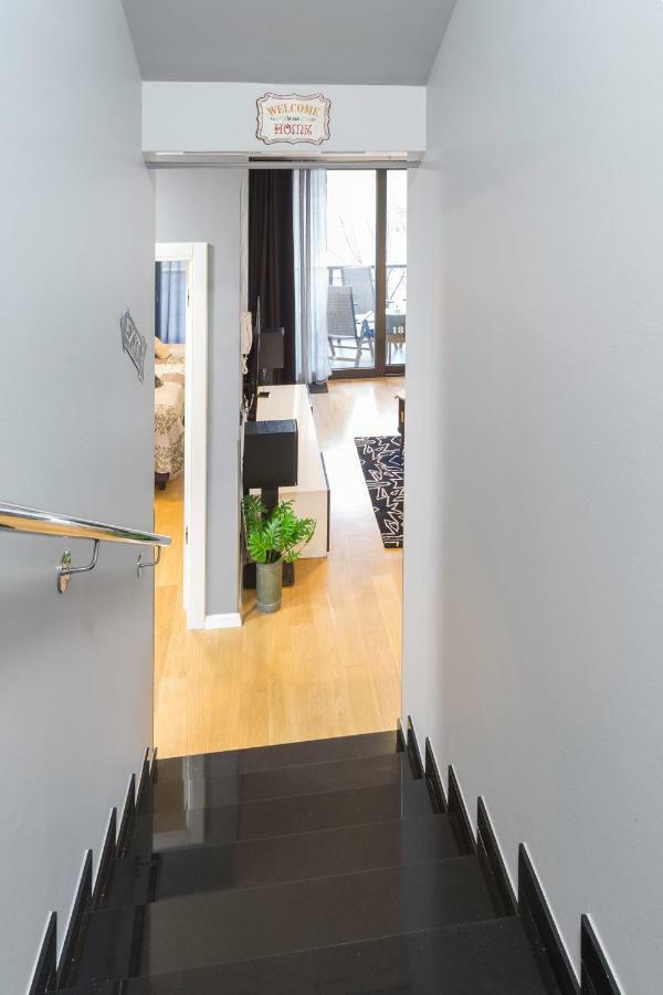 New Gallery West 101 *