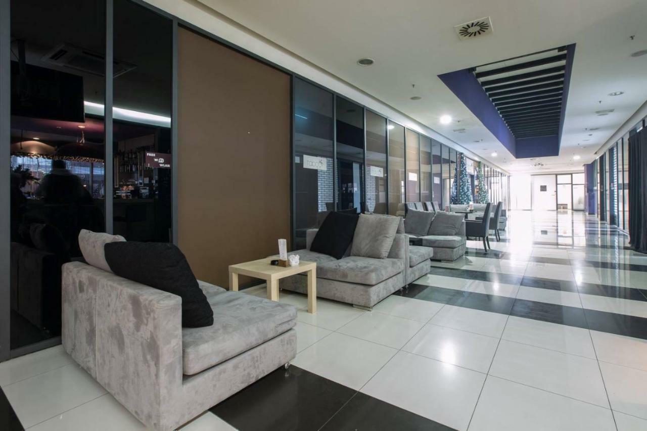 New Gallery West 101 *